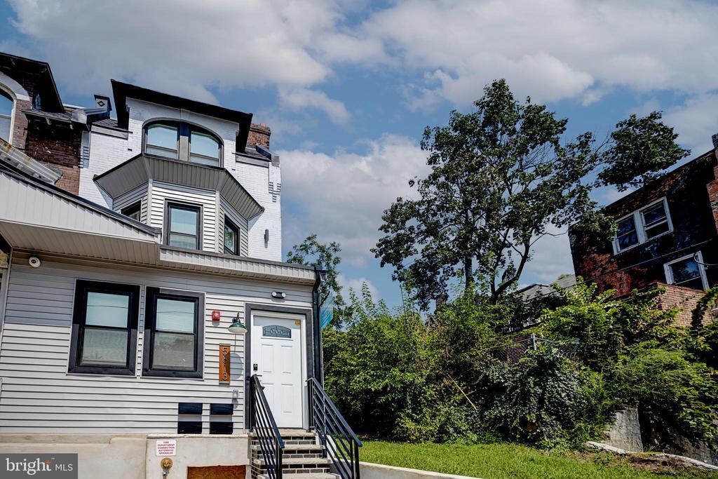 5813 Willows Ave-Unit -2ND FLOOR in Philadelphia, PA - Building Photo
