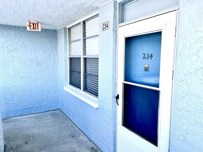 4880 Locust St NE in St. Petersburg, FL - Building Photo - Building Photo