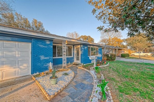 5410 De Milo Dr in Houston, TX - Building Photo - Building Photo