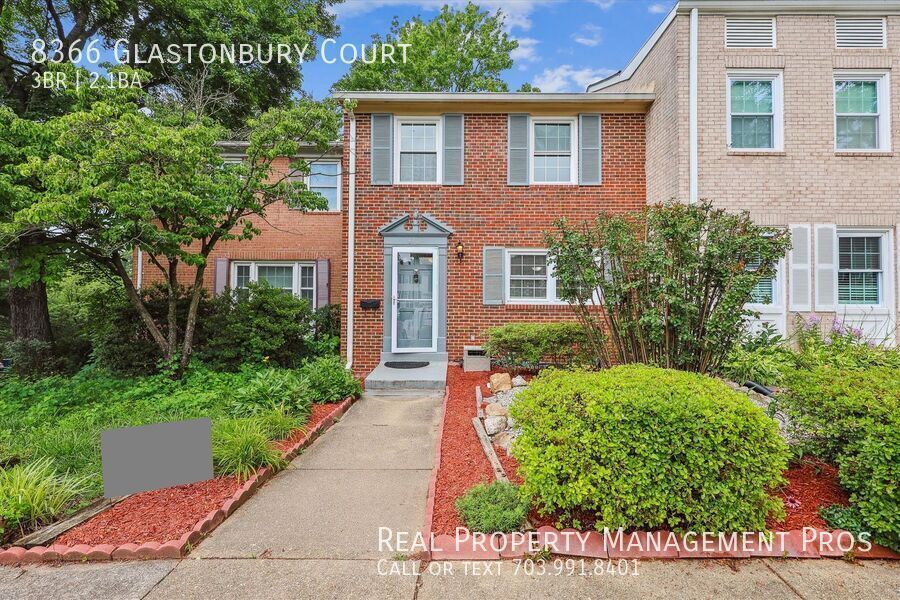 8366 Glastonbury Ct in Annandale, VA - Foto de edificio