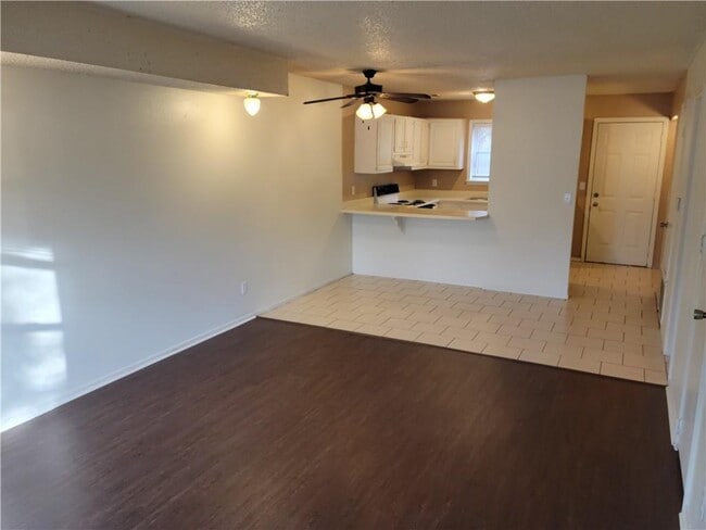 592 N Betty Jo Dr in Fayetteville, AR - Building Photo - Building Photo