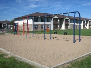 Old Orchard Estates in Carbon Cliff, IL - Building Photo - Building Photo