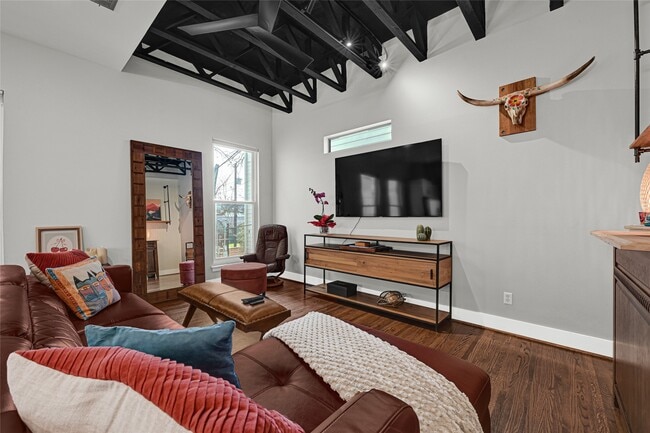 property at 1107 W 21st St