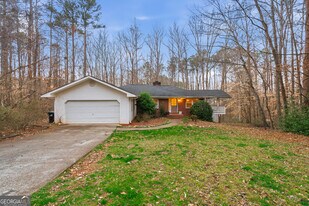 140 Maple Pl in Fayetteville, GA - Building Photo