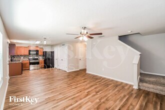 11 Post Oak Ln in Palm Coast, FL - Foto de edificio - Building Photo