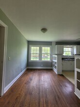 8011 Greenway Dr in Louisville, KY - Building Photo - Building Photo