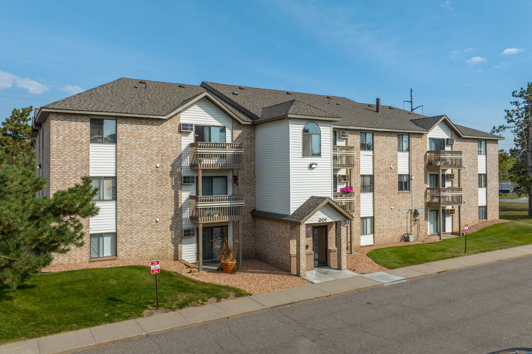 Norway Pines Apartments in Sartell, MN - Foto de edificio