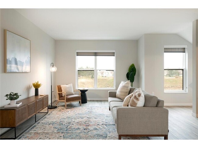 15380 Garrett Ave in Apple Valley, MN - Foto de edificio - Building Photo