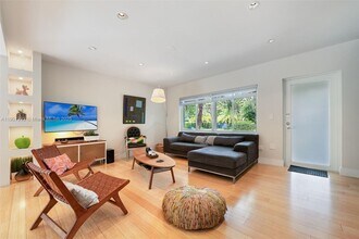 5800 SW 50th Terrace in Miami, FL - Building Photo - Building Photo