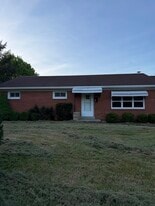 625 E Queen St in Annville, PA - Building Photo