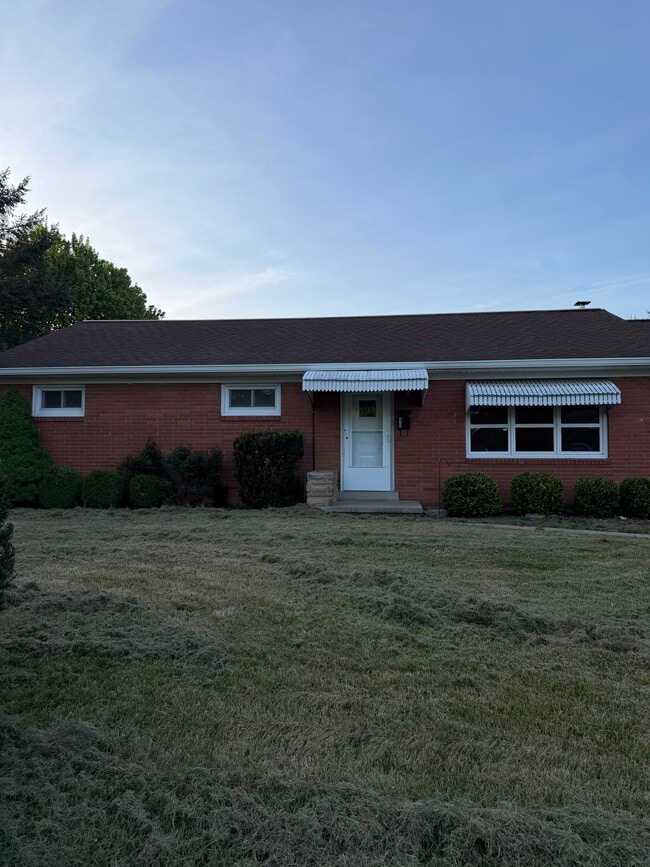 property at 625 E Queen St