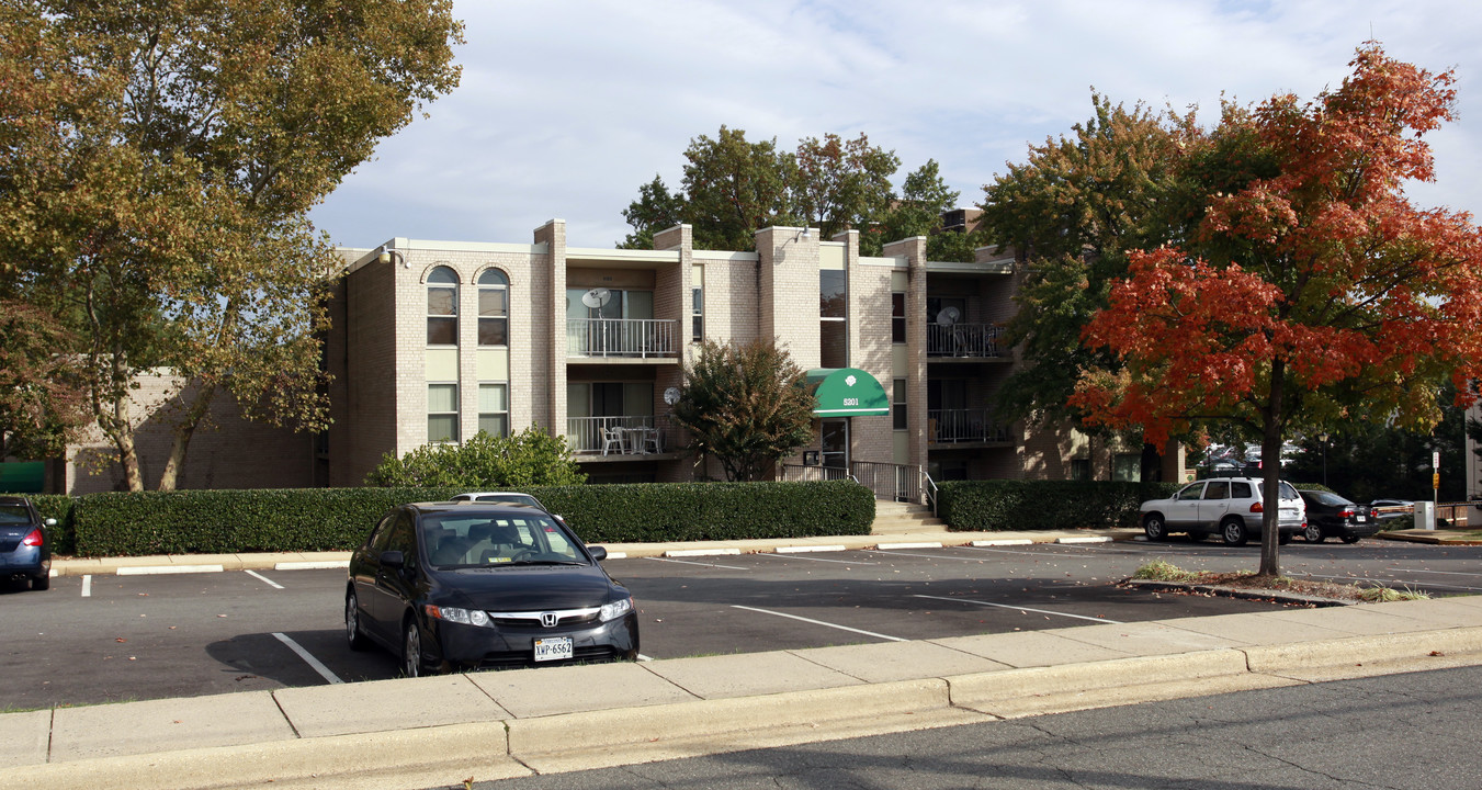 Canterbury Square Condominium in Alexandria, VA - Building Photo