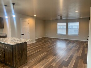 7857 28th St in White City, OR - Building Photo - Building Photo