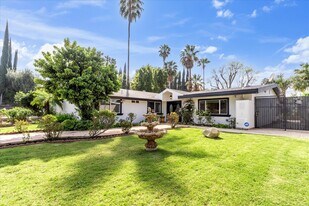 6201 Corbin Ave in Tarzana, CA - Building Photo