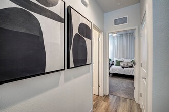 Solstice at Fiddyment Ranch in Roseville, CA - Foto de edificio - Interior Photo