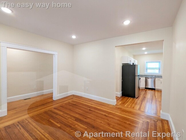 8 Lowell Cir, Unit 1