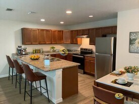 7076 Plymouth Grove Ct in Jacksonville, FL - Building Photo