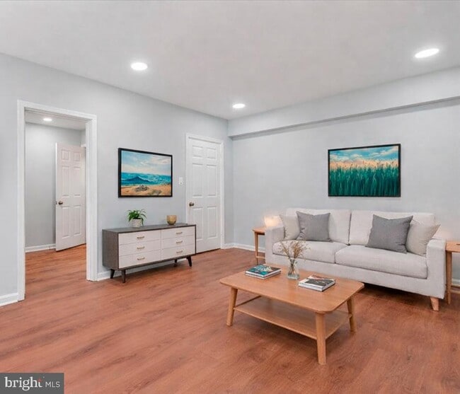 property at 1909 N Rhodes St