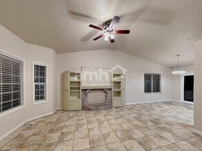 1075 W Egret Dr in Meridian, ID - Foto de edificio - Building Photo