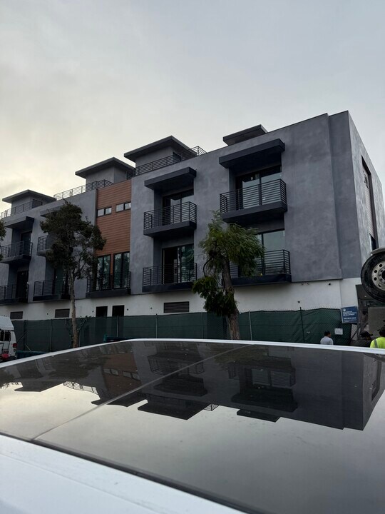 1901 Preuss Rd, Unit Preuss in Los Angeles, CA - Building Photo