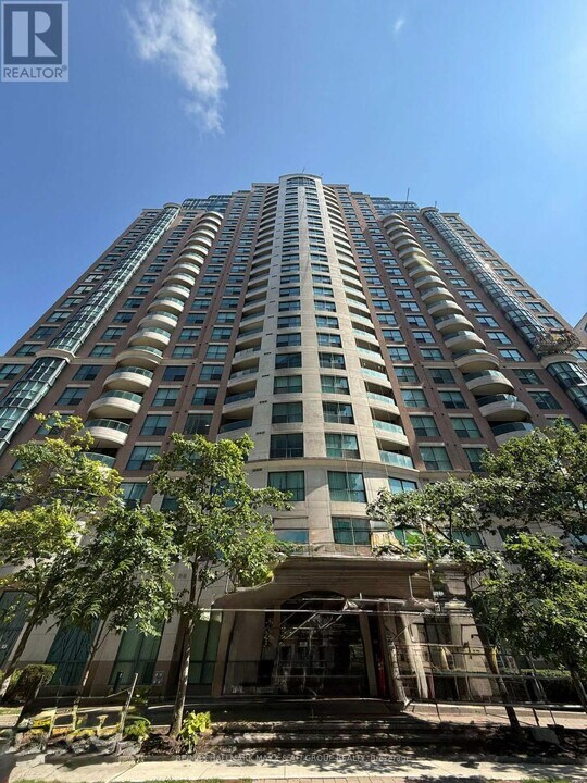 7-1107 Lorraine Dr in Toronto, ON - Building Photo