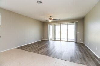 4404 W Federal Way in Queen Creek, AZ - Foto de edificio - Building Photo