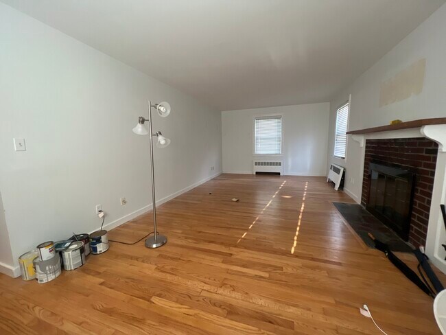 51 Bacon St, Unit 51 Beacon St in Waltham, MA - Building Photo - Building Photo