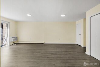 400 Cranbury Rd in East Brunswick, NJ - Building Photo - Building Photo