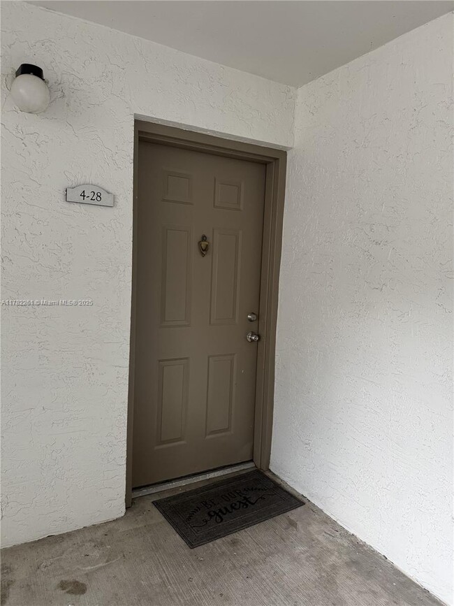 640 S Park Rd in Hollywood, FL - Foto de edificio - Building Photo