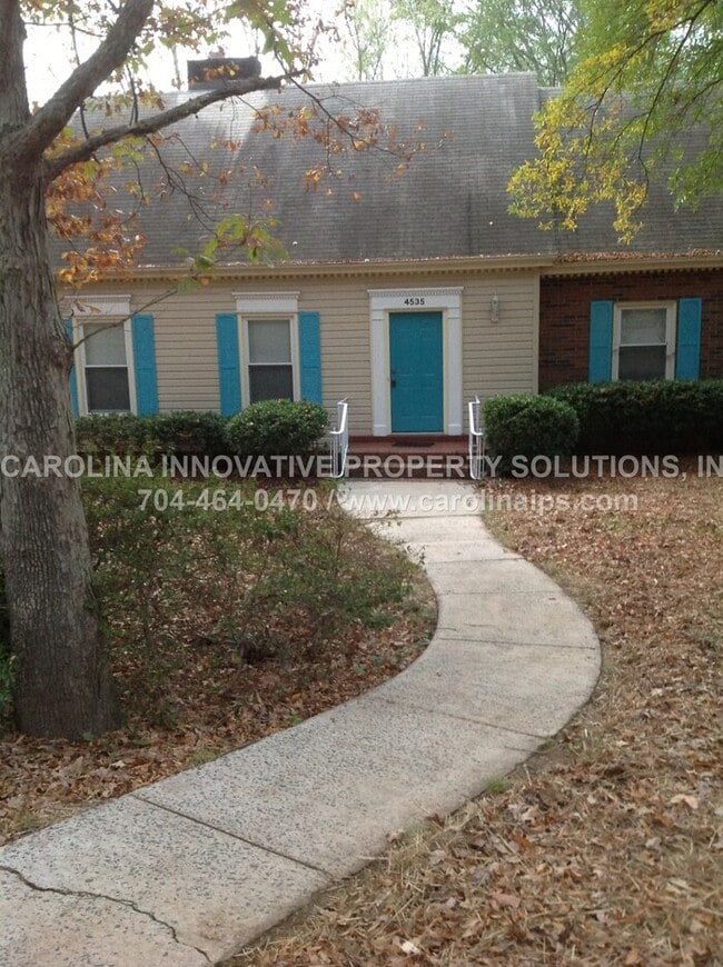 4535 Dawnwood Dr in Charlotte, NC - Building Photo - Building Photo