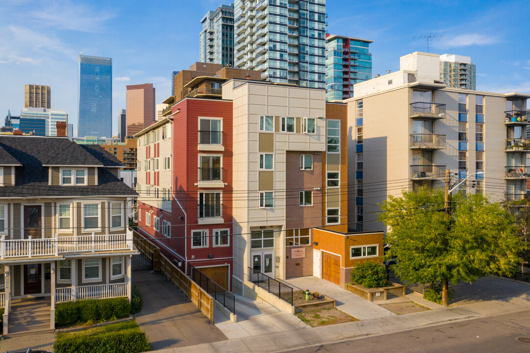 222 15th Ave SW in Calgary, AB - Building Photo