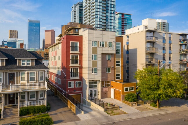222 15th Ave SW