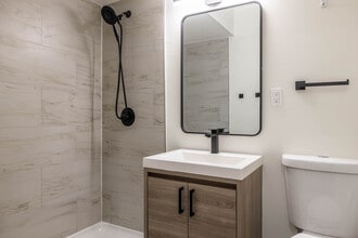 The Solaire at Las Palmas Village 55+ in Hialeah, FL - Foto de edificio - Interior Photo