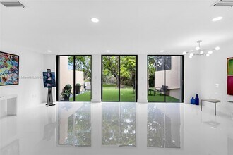 9962 Costa Del Sol Blvd in Doral, FL - Building Photo - Building Photo