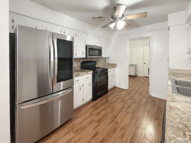 10860 Berryhill Rd in Pensacola, FL - Building Photo - Building Photo
