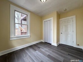 330 Hollister St in Stratford, CT - Building Photo - Building Photo