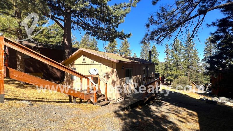 2068 Mojave Dr in Wrightwood, CA - Building Photo