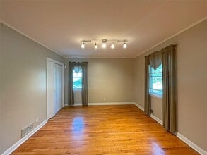 115 Lyons Rd in Scarsdale, NY - Building Photo - Building Photo