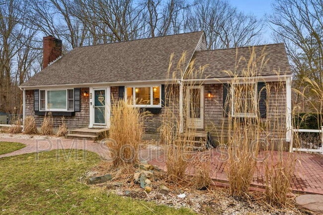 15 Wiemes Ct in Waterford, CT - Building Photo - Building Photo