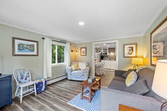 8 Railroad Ave in Kennebunk, ME - Building Photo - Building Photo