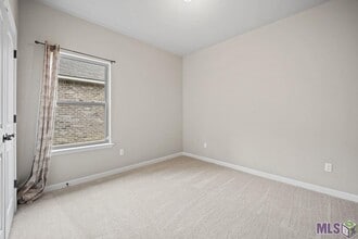 692 Pine Hollow Dr in Gonzales, LA - Building Photo - Building Photo