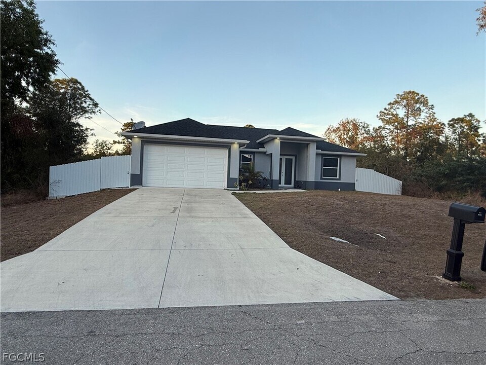 2612 16th St W in Lehigh Acres, FL - Building Photo