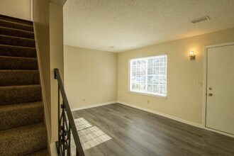 221 Peppertree Ln in Painesville, OH - Building Photo - Building Photo