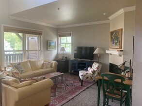 6300 Locarno Dr in Whitefish, MT - Foto de edificio - Building Photo