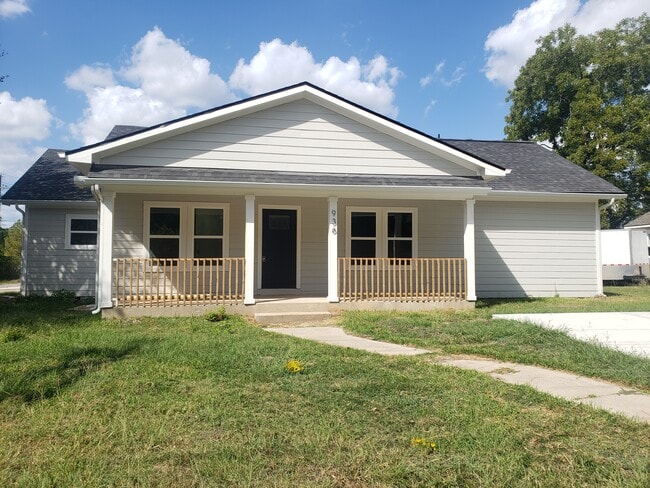 property at 936 W Austin St
