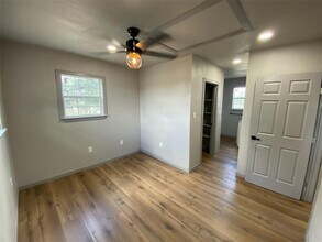 127 Clearview Dr in Bastrop, TX - Building Photo - Building Photo