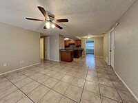 1104 Idlebriar Way in Tarpon Springs, FL - Foto de edificio - Building Photo