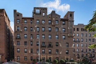 Evergreen Owners in Jackson Heights, NY - Foto de edificio - Building Photo