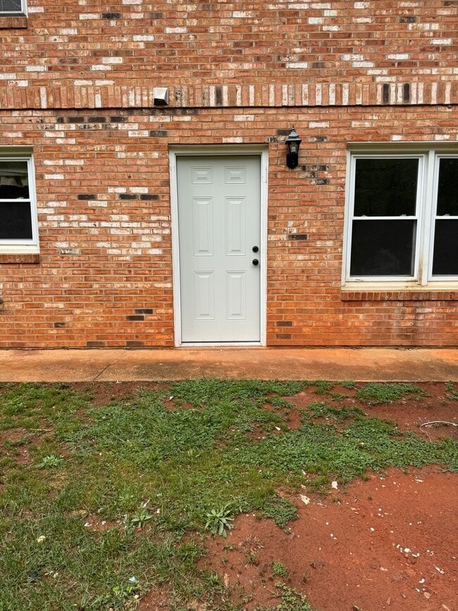 100 Omega Dr in Lynchburg, VA - Building Photo - Building Photo