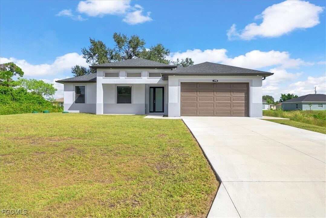 3708 27th St SW in Lehigh Acres, FL - Building Photo